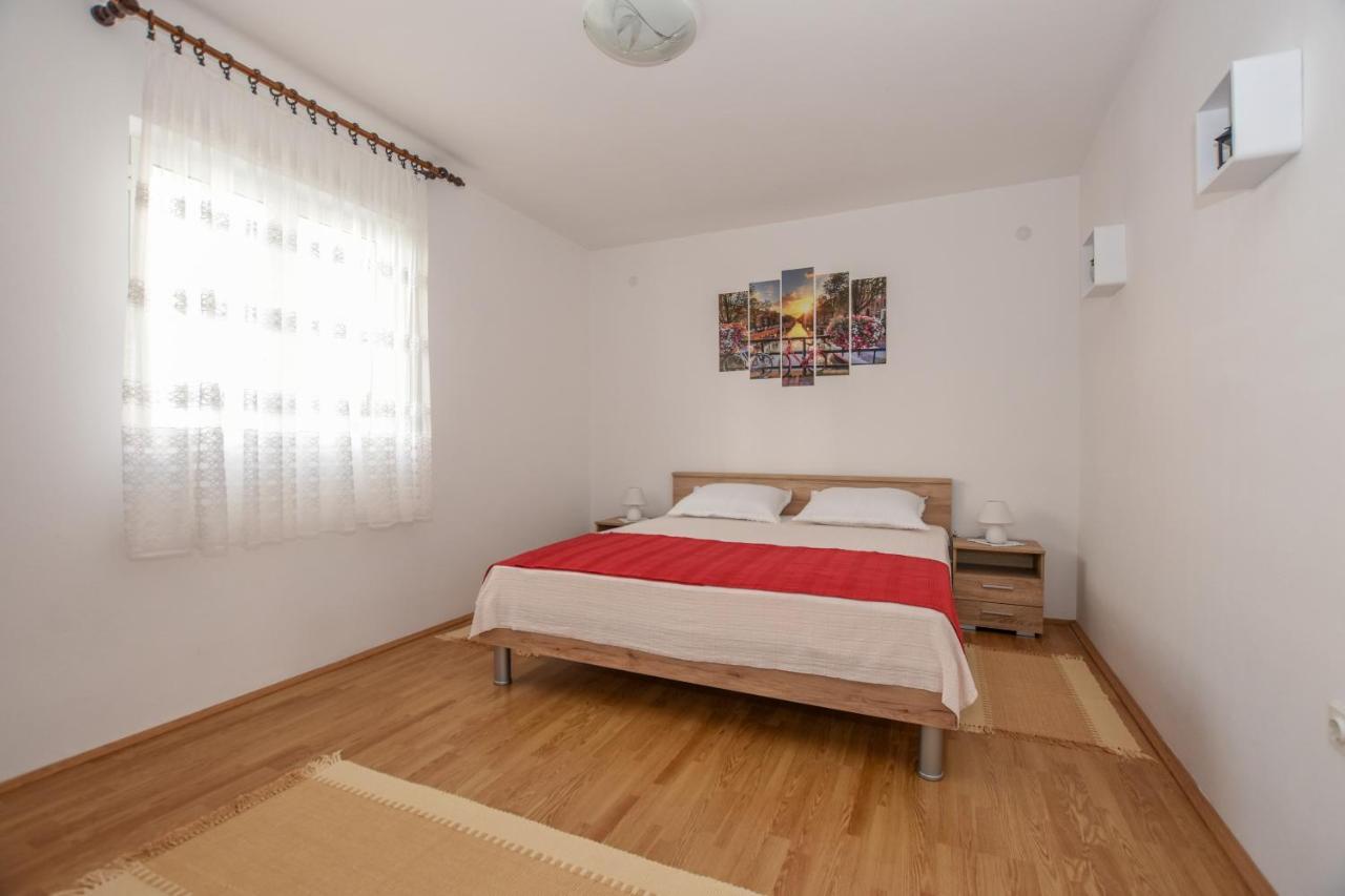 פג Apartmani Andreja מראה חיצוני תמונה